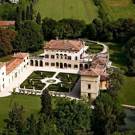 Hotel Villa Giona サン・ピエトロ・イン・カリアーノ エクステリア 写真