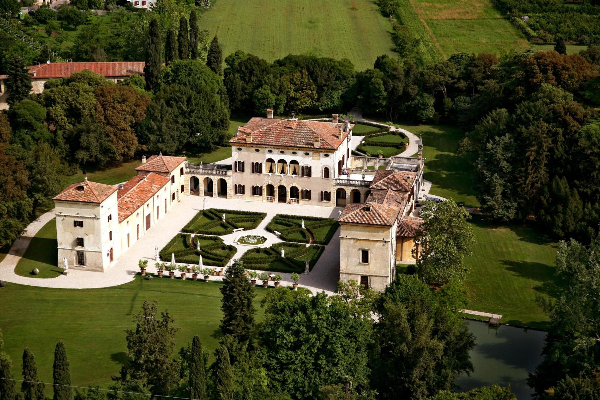 Hotel Villa Giona サン・ピエトロ・イン・カリアーノ エクステリア 写真